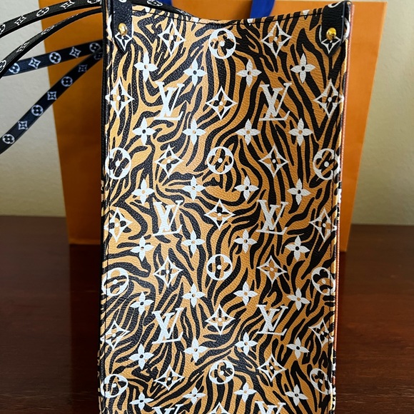 💯 Authentic OnTheGo GM Louis Vuitton Limited Edition bag. - Picture 3 of 9